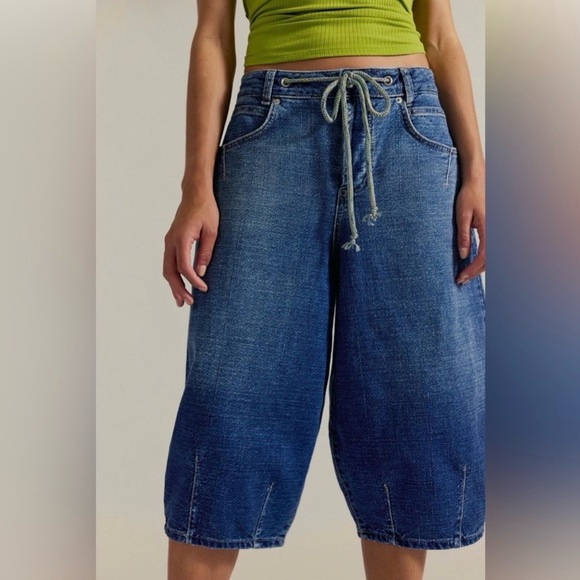 Free People Denim - Free People Amanda Crop Barrel Jeans Size 25